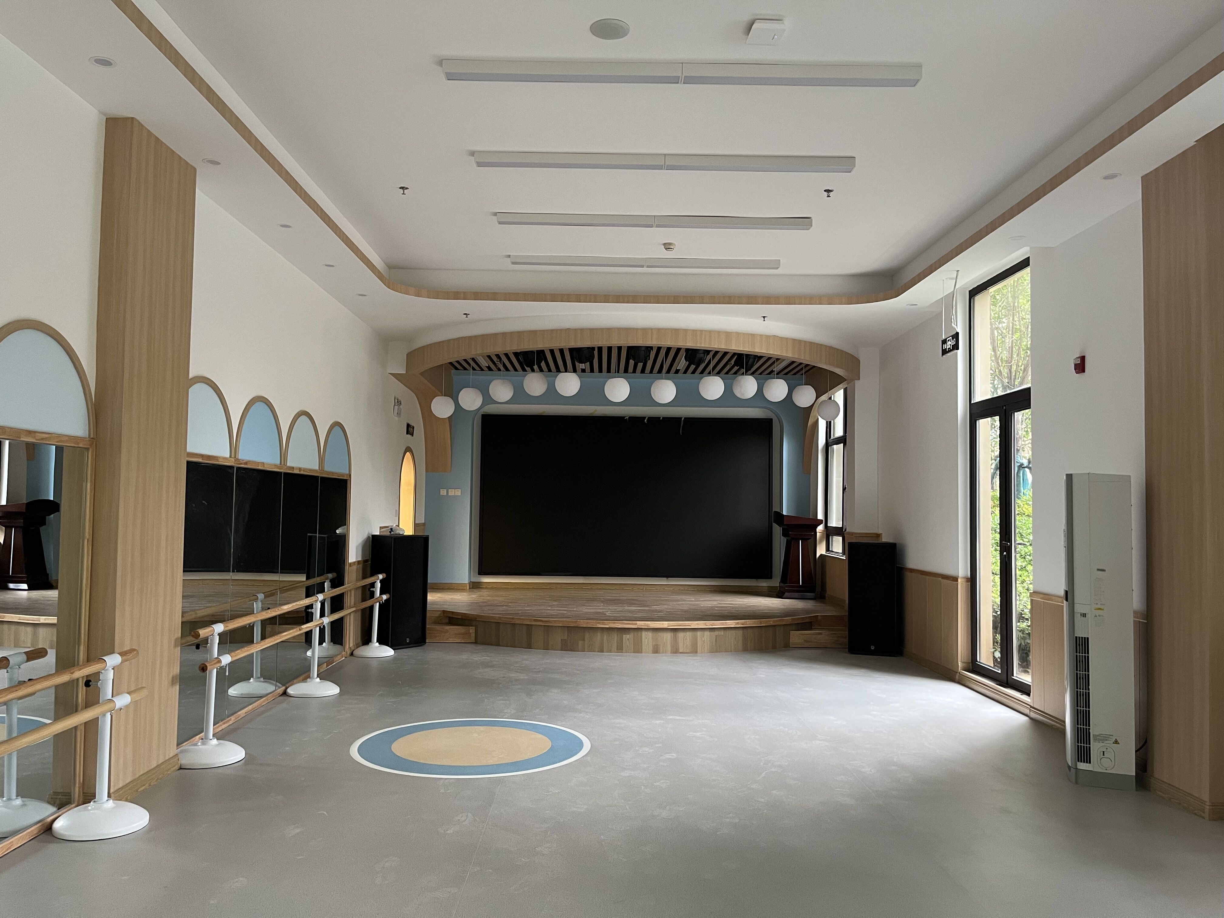 幼兒園多功能廳實(shí)景